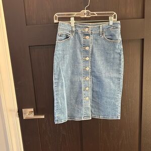 Super Soft Levi Denim skirt! Size 24